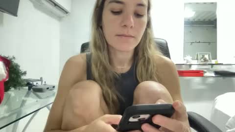 Snapshot of ailebun chatting on December 5, 2024, 9:39 am Aile online show from December 5, 2024, 9:39 am