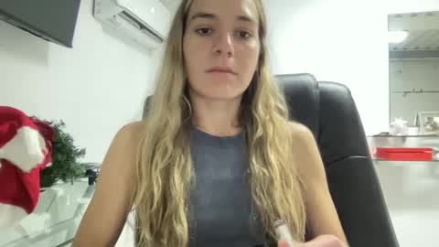 Snapshot of ailebun chatting on December 5, 2024, 2:11 pm Aile online show from December 5, 2024, 2:11 pm