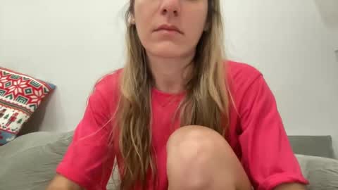 Snapshot of ailebun chatting on December 26, 2024, 5:47 am Aile online show from December 26, 2024, 5:47 am