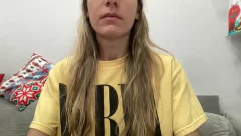 Snapshot of ailebun chatting on December 30, 2024, 3:47 am Aile online show from December 30, 2024, 3:47 am