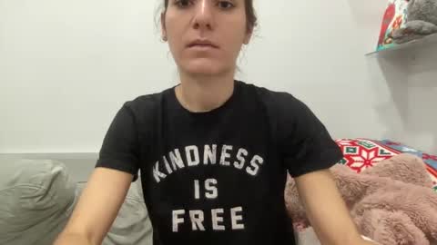 Snapshot of ailebun chatting on January 3, 2025, 3:05 am Aile online show from January 3, 2025, 3:05 am