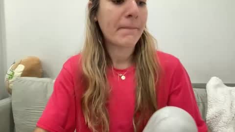 Snapshot of ailebun chatting on January 13, 2025, 12:35 pm Aile online show from January 13, 2025, 12:35 pm