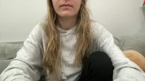 Snapshot of ailebun chatting on January 25, 2025, 6:35 pm Aile online show from January 25, 2025, 6:35 pm