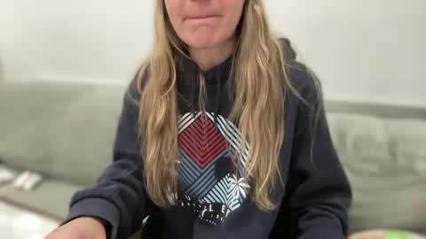 Snapshot of ailebun chatting on January 29, 2025, 10:48 am Aile online show from January 29, 2025, 10:48 am