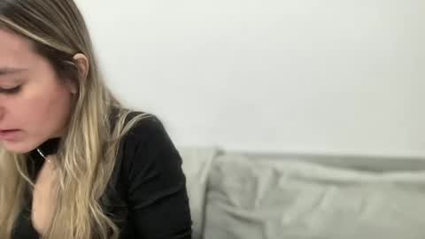 Snapshot of ailebun chatting on February 3, 2025, 8:35 am Aile online show from February 3, 2025, 8:35 am