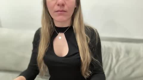 Snapshot of ailebun chatting on February 3, 2025, 11:42 am Aile online show from February 3, 2025, 11:42 am