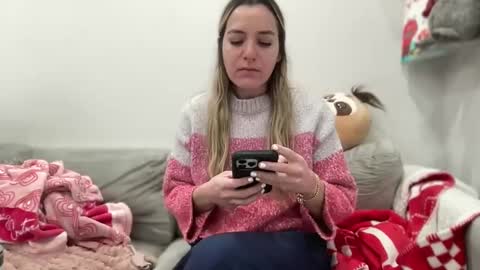 Snapshot of ailebun chatting on March 9, 2025, 1:56 am Aile online show from March 9, 2025, 1:56 am