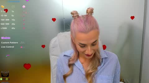 Allie  online show from September 18, 2025, 7:32 am