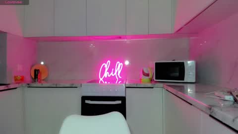 Aira online show from December 3, 2024, 11:02 pm