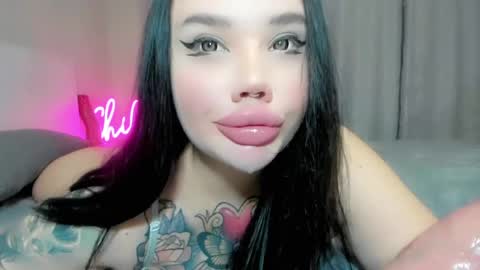 Aira online show from April 22, 2026, 1:19 am