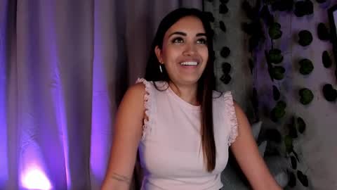 Snapshot of aisha_es chatting on March 5, 2025, 8:53 pm Aisha online show from March 5, 2025, 8:53 pm