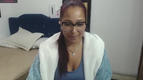 aisha_french online show from June 9, 2026, 1:56 pm