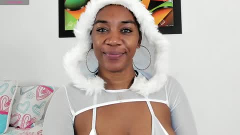 Snapshot of aisha_w10 chatting on January 15, 2025, 12:36 pm Aisha online show from January 15, 2025, 12:36 pm