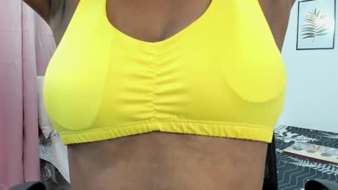 Snapshot of aisha_w10 chatting on February 25, 2025, 12:34 pm Aisha online show from February 25, 2025, 12:34 pm