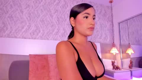 Aisha online show from October 7, 2025, 5:43 pm