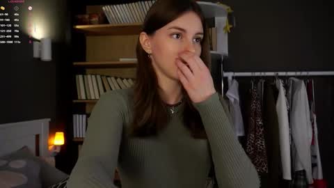 Snapshot of aislyfarran chatting on October 19, 2025, 1:06 am Aliza online show from October 19, 2025, 1:06 am