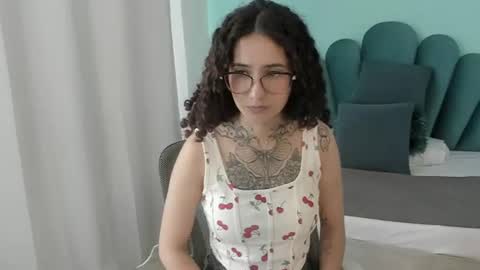 aitana026 online show from July 9, 2026, 2:21 pm