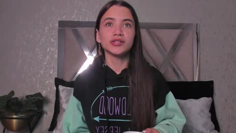 Snapshot of aitana_baker_ chatting on February 6, 2025, 12:05 pm little aitana online show from February 6, 2025, 12:05 pm