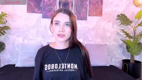 Snapshot of aitana_baker_ chatting on October 20, 2025, 7:36 pm little aitana online show from October 20, 2025, 7:36 pm