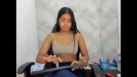 Snapshot of aitanacortes chatting on October 12, 2025, 1:43 pm aitana online show from October 12, 2025, 1:43 pm