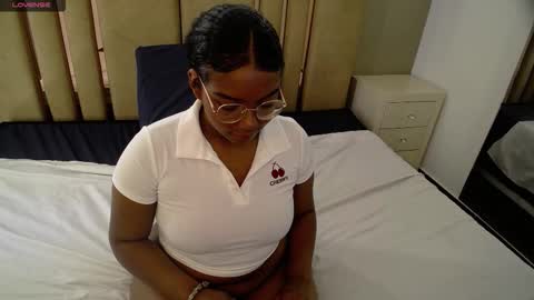 Snapshot of aitanav chatting on September 20, 2025, 11:17 pm Aitana online show from September 20, 2025, 11:17 pm