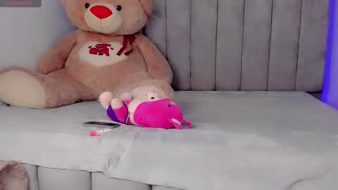 aixa_beltran online show from February 8, 2025, 11:22 am