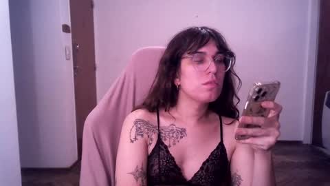 Snapshot of akamedolle chatting on October 18, 2025, 3:20 am Veronica Akame 3 online show from October 18, 2025, 3:20 am