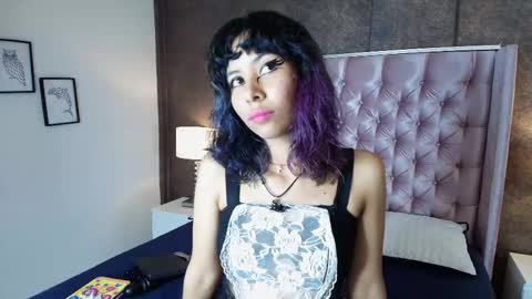 A K A N E  U W U online show from February 18, 2025, 12:49 pm