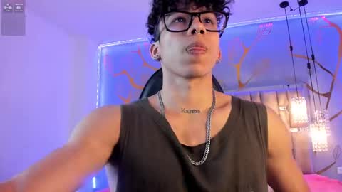 akazaboy online show from September 15, 2025, 8:09 pm