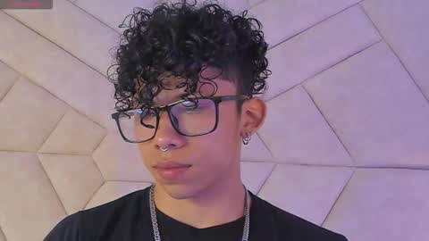 akazaboy online show from September 22, 2025, 4:25 am