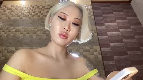 Akemi online show from February 20, 2025, 6:35 pm