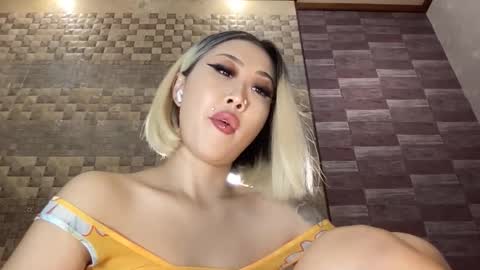 Akemi online show from October 13, 2025, 9:48 pm