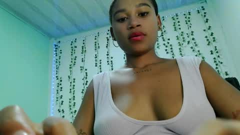 akemy_saunderz online show from June 4, 2026, 3:01 am