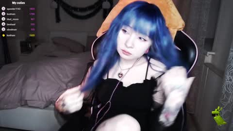 akirahartyx online show from December 18, 2024, 1:45 pm