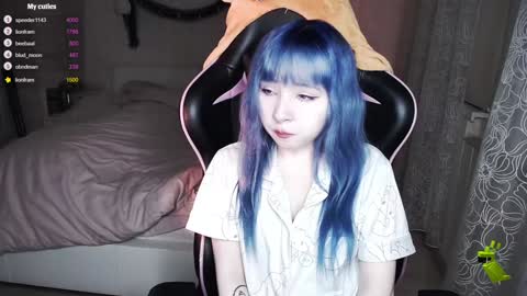 akirahartyx online show from December 25, 2024, 3:28 pm