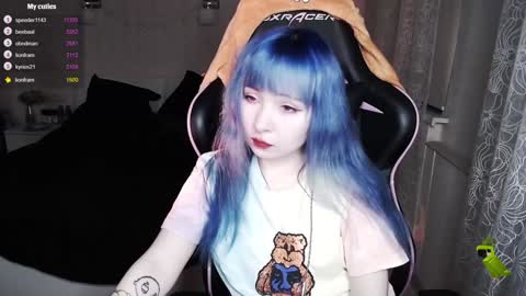 akirahartyx online show from February 5, 2025, 3:52 pm