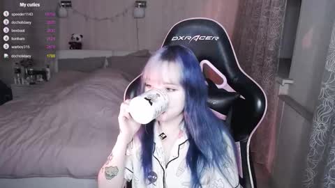 akirahartyx online show from February 25, 2026, 4:27 pm