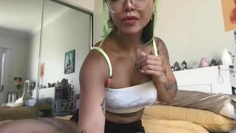 Snapshot of akirazayy chatting on December 1, 2025, 10:37 pm Akira Zay online show from December 1, 2025, 10:37 pm