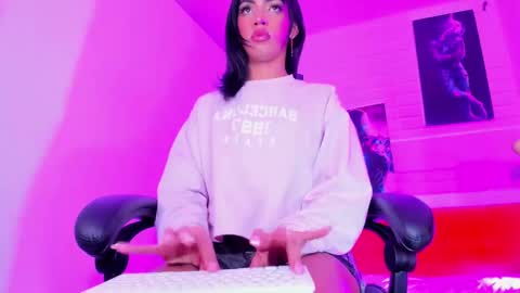 Snapshot of alahia__rodriguez chatting on January 5, 2025, 7:17 pm Alahia Rodriguez online show from January 5, 2025, 7:17 pm