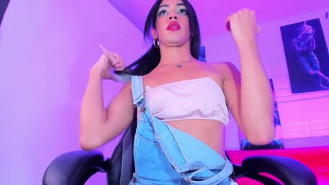 Snapshot of alahia__rodriguez chatting on January 13, 2025, 6:05 pm Alahia Rodriguez online show from January 13, 2025, 6:05 pm