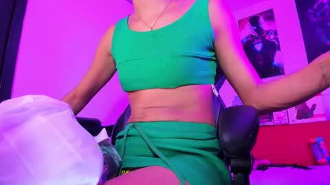 Snapshot of alahia__rodriguez chatting on March 8, 2025, 8:14 pm Alahia Rodriguez online show from March 8, 2025, 8:14 pm