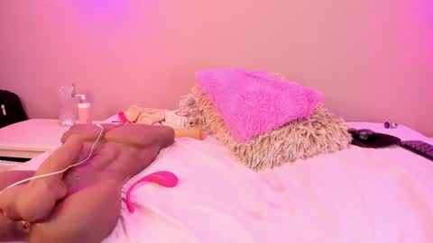 Alahia  online show from January 15, 2025, 6:29 pm