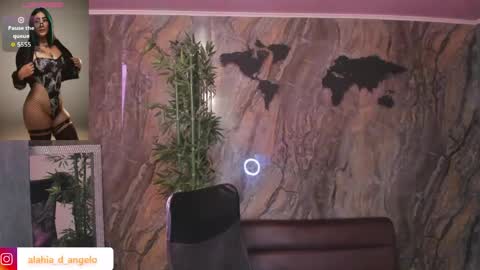 Snapshot of alahia_dangelo_ chatting on April 18, 2026, 7:58 pm ALAHIA online show from April 18, 2026, 7:58 pm