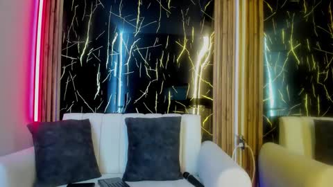 alahia_lee23_aws online show from November 19, 2025, 2:06 pm