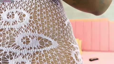 alaia_colins online show from May 1, 2026, 12:15 am