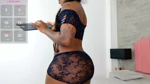 alaia_colins online show from May 27, 2026, 1:46 am