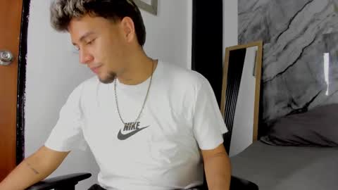 alan__smith online show from December 19, 2025, 8:05 pm