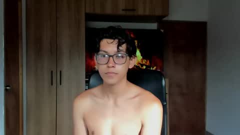 Snapshot of alan_scot chatting on May 29, 2026, 1:09 pm Alan and Criss - WE JUST FRIENDS WITH BENEFITS BOTH VERS online show from May 29, 2026, 1:09 pm