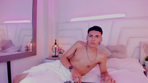 Alan Whitee online show from March 7, 2025, 11:16 pm