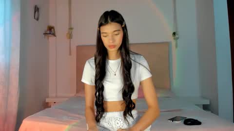 Snapshot of alana__get chatting on June 18, 2026, 5:39 pm online show from June 18, 2026, 5:39 pm